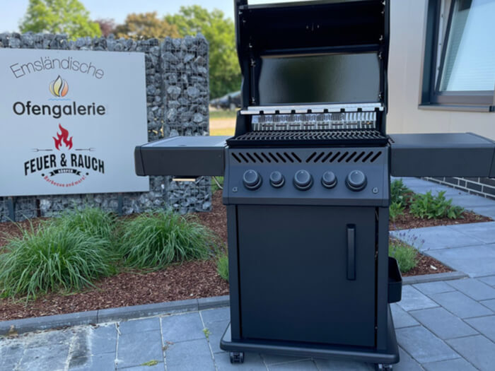 Gasgrill vor der Ofengalerie
